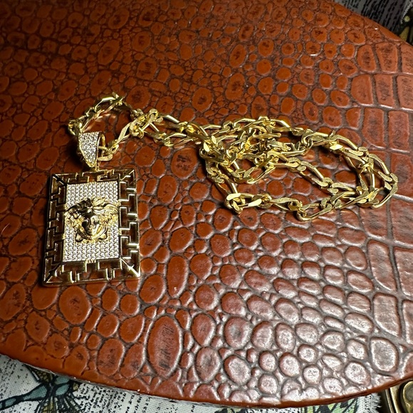 Medusa pendant necklace - Picture 1 of 6